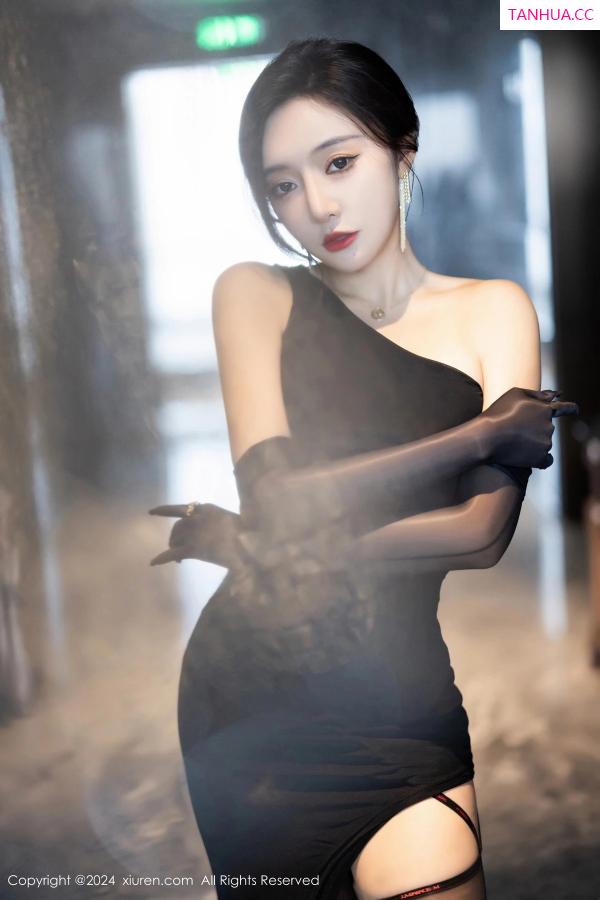 王馨瑶  [XiuRen]高清写真图 2024.03.07 No.8194 王馨瑶yanni 美腿黑丝第9张图片